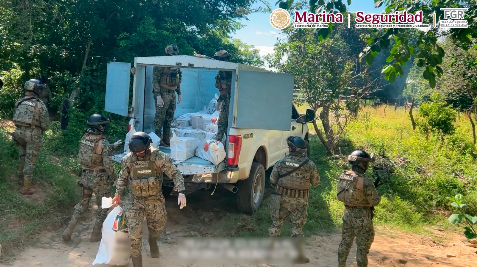 Personal naval asegura vehículo con más de 800 kilos de presunta cocaína en Tonalá, Chiapas